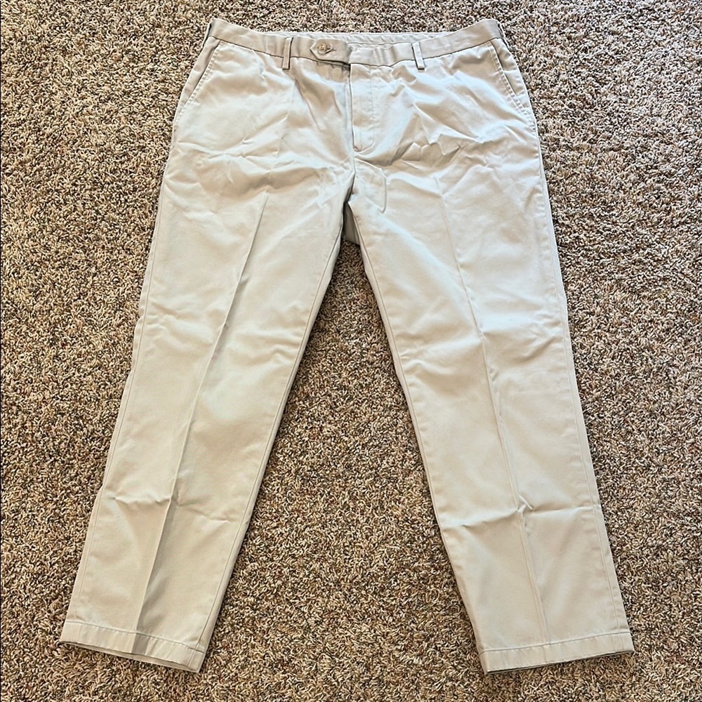 Jos. A. Bank Men’s Travelor Khaki pants Tailored Fit Size 38”x30”